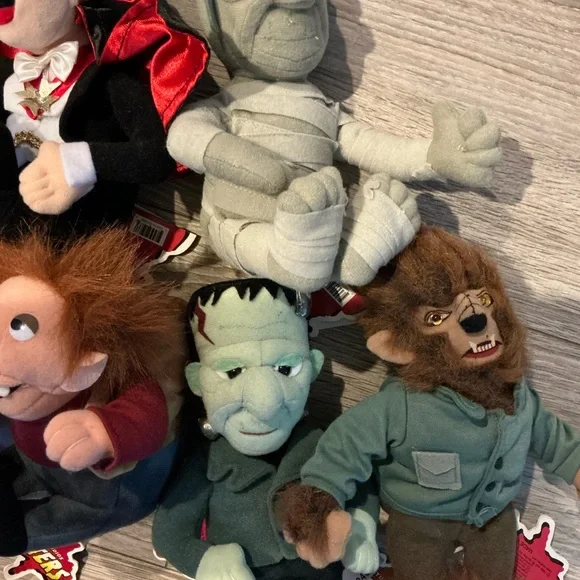 Lot of 7 Universal Studios Plush Monsters Dracula, Wolfman, Frankenstein,Phantom - Picture 4 of 4